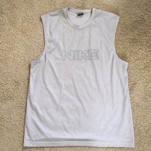 Sleeveless active shirt